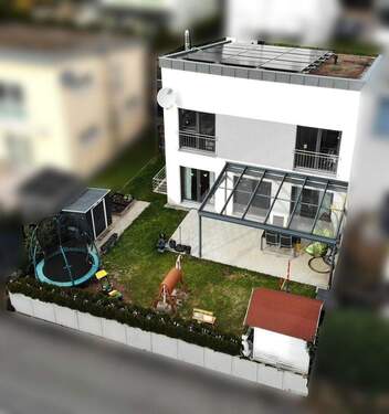 Titel - Moderne DHH mit Pergola, Garage & PV 