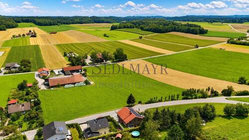 Luftbild Frieding - VERMIETUNG: Erstbezug - Attraktives Reihenmittelhaus mit viel Platz für die ganze Familie!