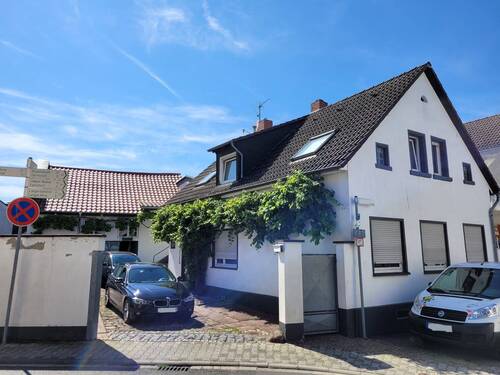 In ruhiger zentraler Lage - 1 Zimmer Mehrfamilienhaus, Wohnhaus zum Kaufen in Langen