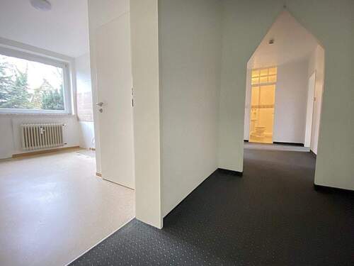 Diele (1) - 2 Zimmer Etagenwohnung zum Kaufen in Heusenstamm