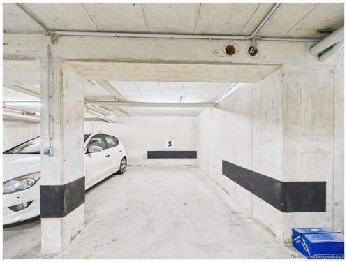 Tiefgaragenstellplatz - 