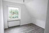 weiteres Zimmer im OG, ca. 8 m² - 