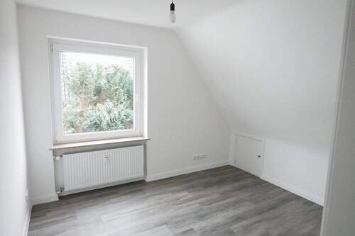 weiteres Zimmer im OG, ca. 8 m² - 