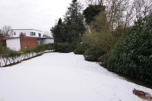 Blick in den idyllischen Garten - 