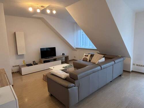 Wohnzimmer - 3 Zimmer Etagenwohnung zum Kaufen in Kitzingen