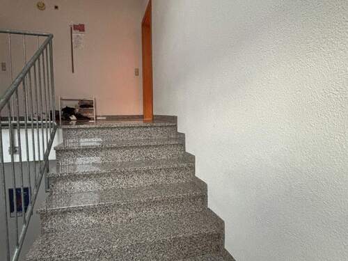 Treppenhaus - Etagenwohnung mit 92,30 m&sup2; in Kitzingen zum Kaufen