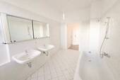 Tageslichtbad mit Wanne - 
