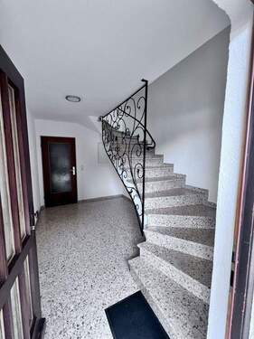 Aufgang zur Wohnung - Etagenwohnung mit 123,00 m&sup2; in Sulzberg zum Kaufen