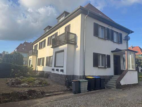 Hausansicht, Vorgarten - 5 Zimmer Doppelhaushälfte zum Kaufen in Radebeul