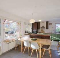 Nachhaltiger Wohntraum: Großzügiges, A+-zertifiziertes Familienhaus mit Garten und Einlieger-Potenzial - Tiefenbronn Lehningen