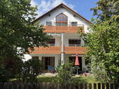 Das Haus von aussen - Großzügige und helle 4 Zimmer Dachgeschoss Wohnung