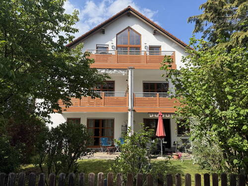 Das Haus von aussen - Großzügige und helle 4 Zimmer Dachgeschoss Wohnung