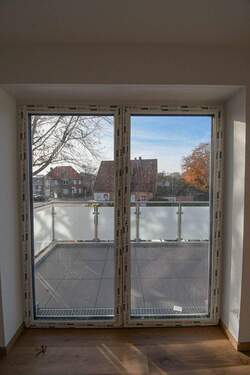 Fensterblick auf Balkon - 