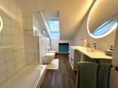Badezimmer im Dachgeschoss - 