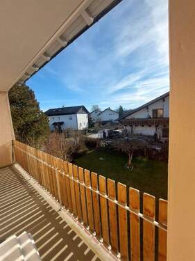 Süd-Balkon mit Weitblick - 3 Zimmer Etagenwohnung in Großkarolinenfeld