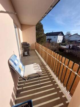 sonniger Balkon - Etagenwohnung mit 70,00 m&sup2; in Großkarolinenfeld zur Miete