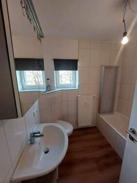 Tageslichtbad mit Wanne - 