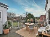 EG: Terrasse mit Zugang zum Wohn/Essbereich - 