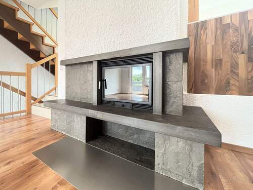 Schöner Kamin im Wohnzimmer - 