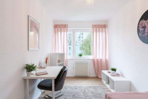 ARBEITS- oder KINDERZIMMER - 