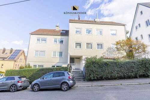 Hausansicht mit Eingangsbereich - 