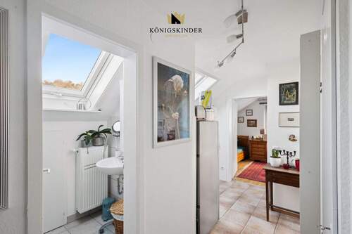 Flur mit Zugang zu den Zimmern - Sehr helle & attraktive 2,5-Zimmer-Dachwohnung - Wohnen über den Dächern von Stuttgart-Gablenberg!
