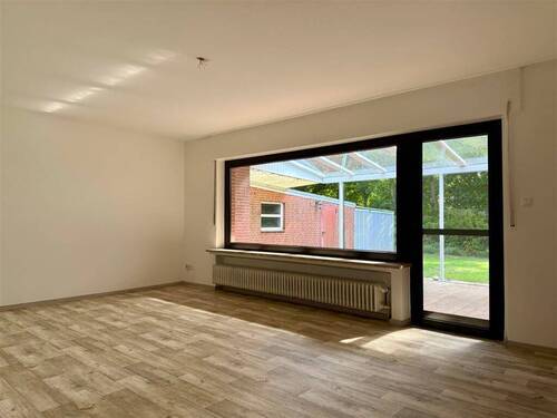 Wohnzimmer - 5 Zimmer Einfamilienhaus in Aurich