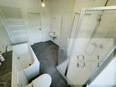 Bad - Licht, Luft, Platz: Kernsanierte 4-Zimmer-Wohnung im 3. OG