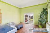 Wohnzimmer mit Terrassenzugang - 5 Zimmer Doppelhaushälfte in Faulenrost