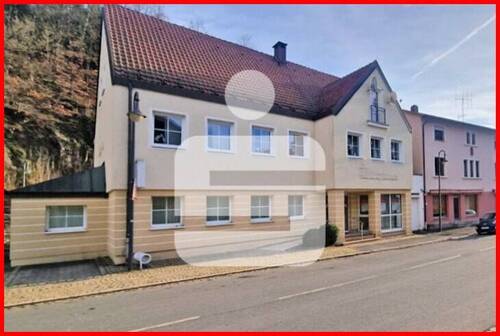 Straßenansicht - Idyllische Lage direkt am Fluss und mitten im Stadtgeschehen