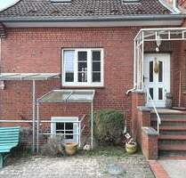 Vermietung einer 3 Zimmer Wohnung im Gutshaus-Anbau, EG und DG, ca. 82,2 m² Wohn- und Nutzfläche mit West- Balkon in 21129 Hamburg-Francop