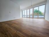 FRANKLIN - Wohnzimmer - ERSTBEZUG: Großzügige 3-Zimmer-Neubauwohnung mit neuer Einbauküche und 2 sonnigen Balkonen