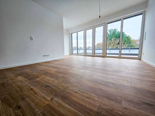 FRANKLIN - Wohnzimmer - ERSTBEZUG: Großzügige 3-Zimmer-Neubauwohnung mit neuer Einbauküche und 2 sonnigen Balkonen
