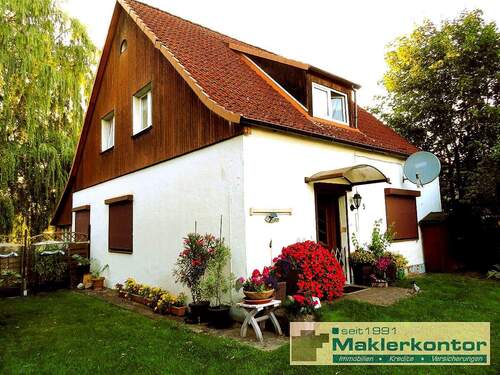 Sommeransicht EIngang Einliegerwohnung - Einfamilienhaus in Urlaubsregion - Mirow am See