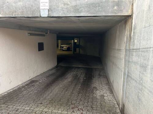 Tiefgarageneinfahrt - Garage, Stellplatz zum Kaufen in Schwabach