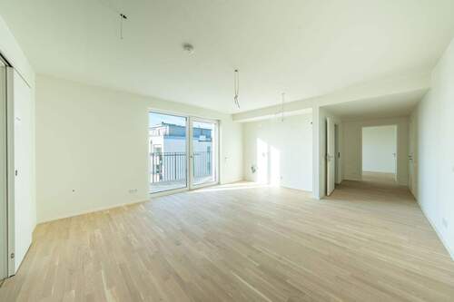 Wohn- und Essbereich mit Zugang zum Balkon - 