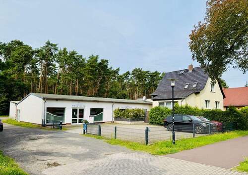 Gewerbeeinheit mit Parkplatz - 