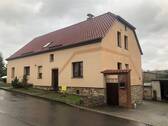 Straßenansicht - EFH mit ELW und ca. 1.250 m² großen Grundstück - an der Schmücke