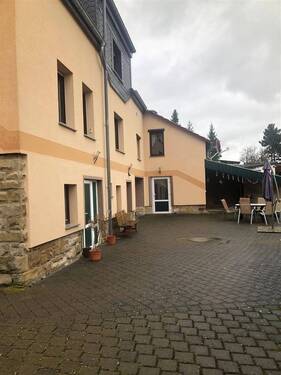 Hinteransicht-Zufahrt - 8 Zimmer Einfamilienhaus in An der Schmücke