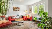 Wohnzimmer 1 - Gehoben ausgestattete Erdgeschosswohnung mit Terrasse, Loggia und Garten