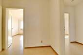 Flur - 3 Zimmer Etagenwohnung zum Kaufen in Kaltenkirchen