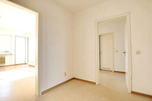 Flur (2) - 3 Zimmer Etagenwohnung in Kaltenkirchen
