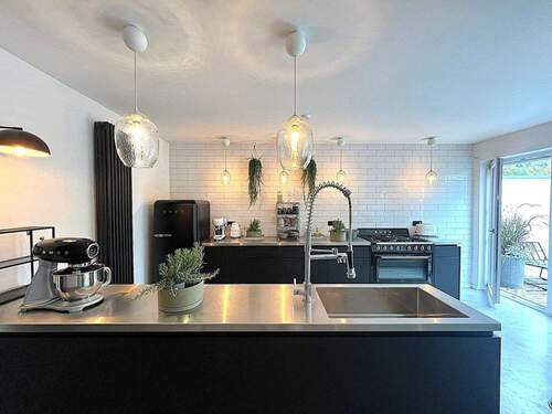 Küche - Licht, Raum & Design - außergewöhnliches Split-Level-Haus mit hochwertiger Ausstattung!