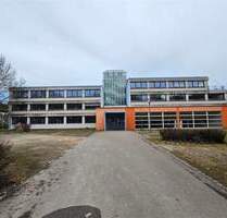 Schulgebäude in direkter Nachbarschaft zum Brenzpark - Heidenheim Innenstadt