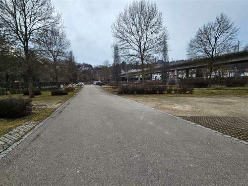 ein Teil der Parkplätze - 