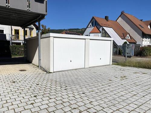 Doppelgarage + Stellplatz - 