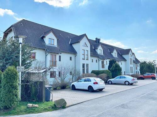 Hausansicht vorn - vermietete - helle 2-Raum-Dachgeschosswohnung in ruhiger Stadtrandlage von Döbeln