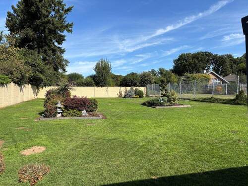 Blick in den Garten von der Terrasse - 