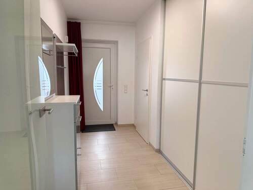 Entré mit Garderobenschrank - 