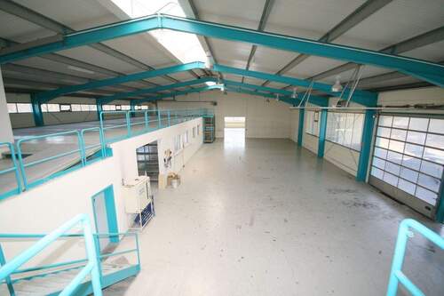 Halle mit Empore Teil 2.JPG - 